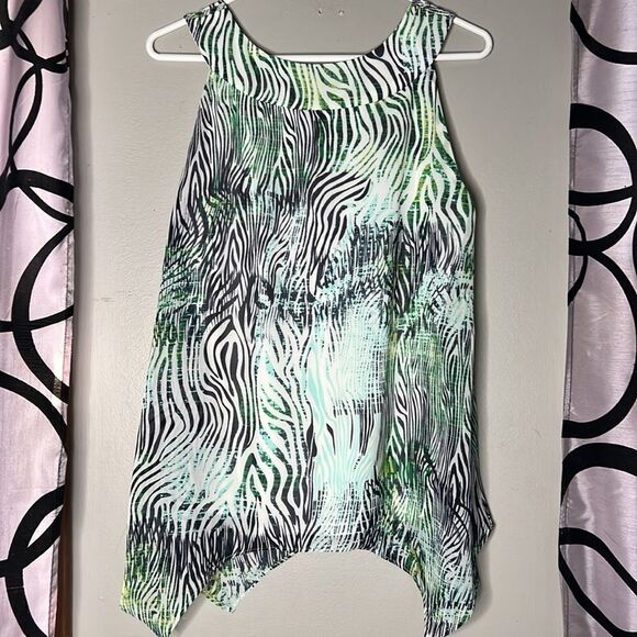 Alyx zebra print top with handkerchief hem size medium - Picture 9 of 10